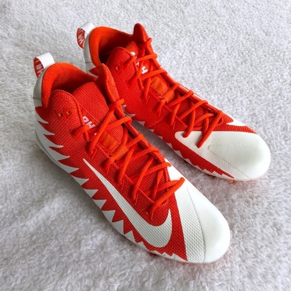 Nike Menace Pro Mid Football Cleats